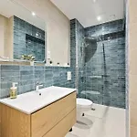Champs Elysee Arc De Triomphe 2 Bedroom Netflix Appartement *
